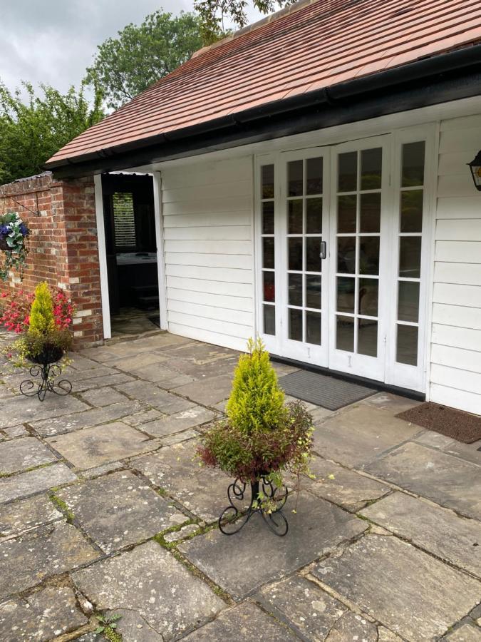 The Garth Guest Suite Studio Cottage Lingfield Exterior photo