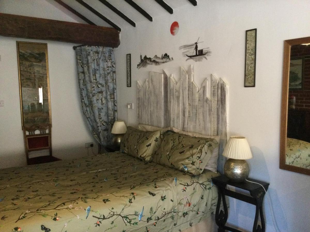 The Garth Guest Suite Studio Cottage Lingfield Exterior photo